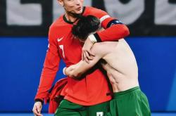 九游直播-年轻球员展现进攻天赋，为球队贡献胜利