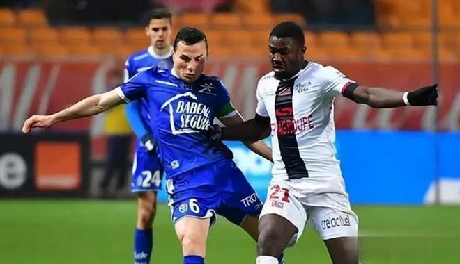 包含亚眠主场战平，保持稳健表现的词条